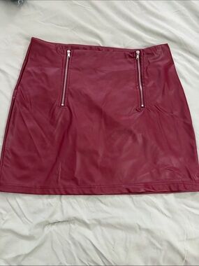 Women's Burgundy Faux Leather Mini Skirt with Zip Details